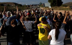 Católicos celebran misa en Pacaraima luego que le impidieron pasar a Venezuela (FOTOS)