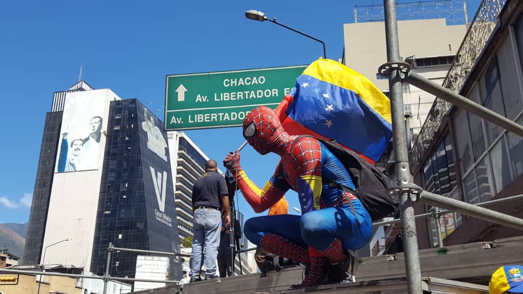¡Hasta Spiderman se le volteó a Maduro! El vengador patriota está con Guaidó (LA FOTO)