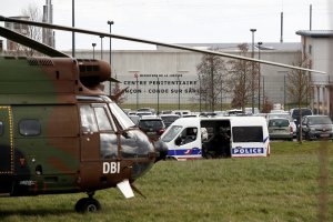 Recluso hiere a dos guardias en una prisión francesa (Fotos)