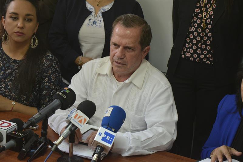 Juez ordenan detención de Ricardo Patiño, ex canciller de Ecuador