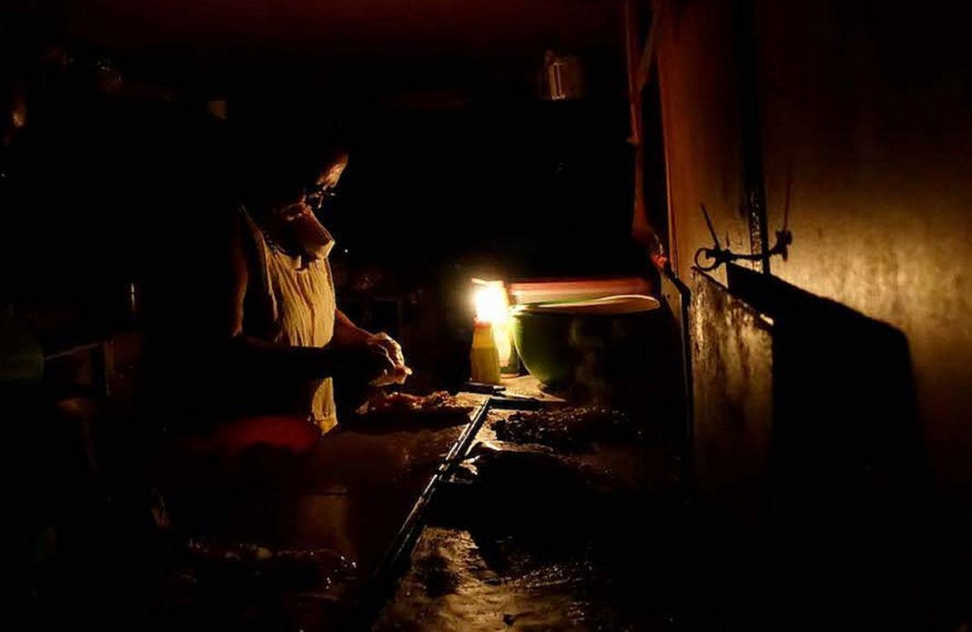 Zulianos reportan que llevan más de 12 horas sin luz #24Agos