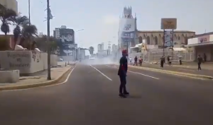 EN VIDEO: Así el régimen de Maduro arremete contra manifestantes en Zulia #6Abr