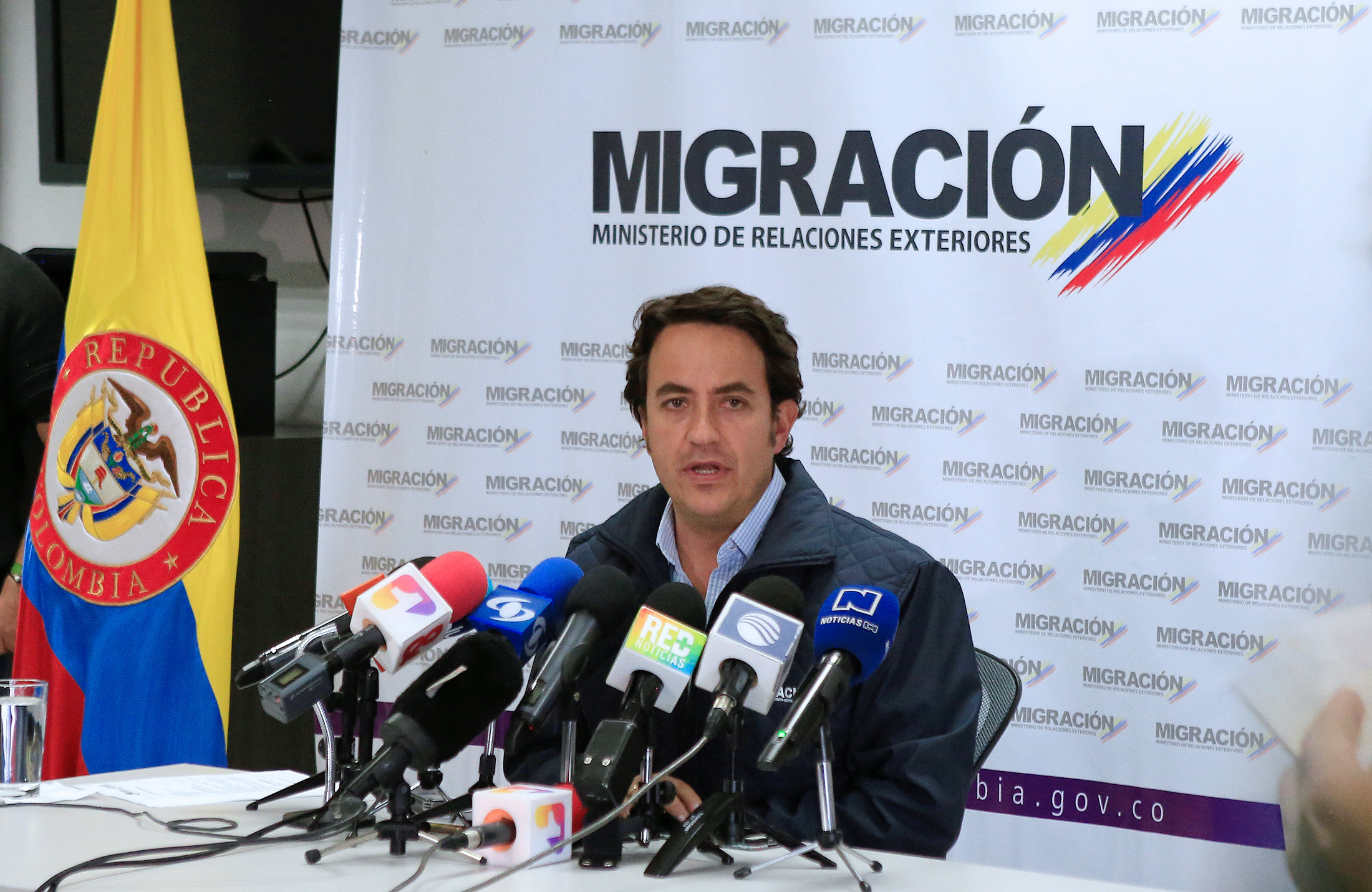 Migración Colombia expulsó a un venezolano y un peruano por robar y agredir a ciudadanos en Bogotá