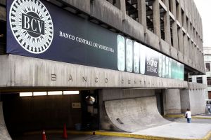 Banco Central de Venezuela autoriza uso del dólar para calcular créditos comerciales y sus intereses