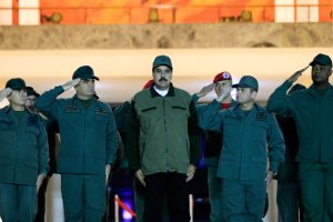 Maduro escoltado ENTRE los mismos castrenses: Las FOTOS del parapeto militar matutino de este #2May