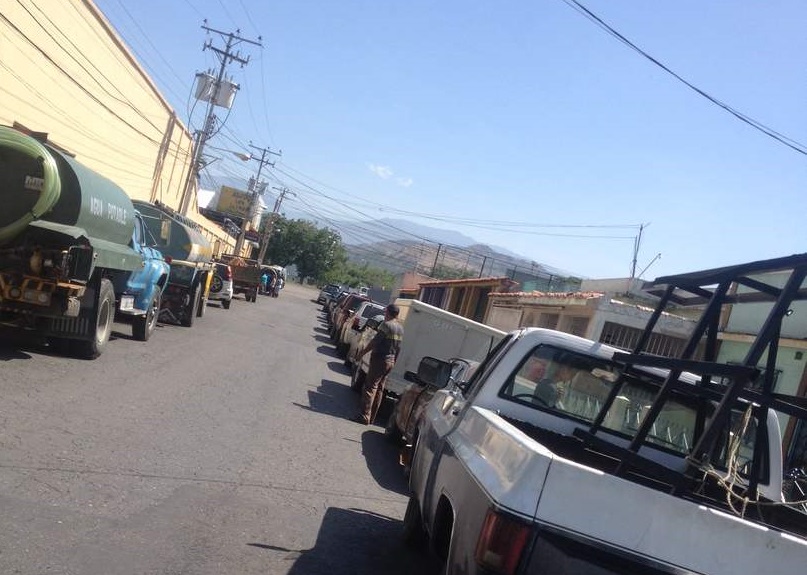 Reaparecen las largas colas en Aragua… y sólo para surtir de gasolina #15May
