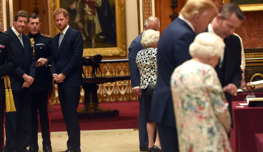 Príncipe Harry evitó cruzarse con Trump en un banquete tras los dichos contra Meghan Markle