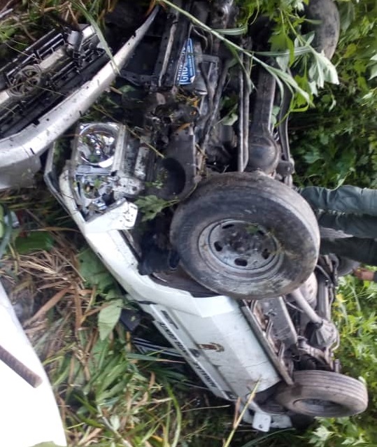 Camioneta de la GNB se volcó y cayó por un barranco en Petare; el accidente dejó dos heridos (FOTOS)