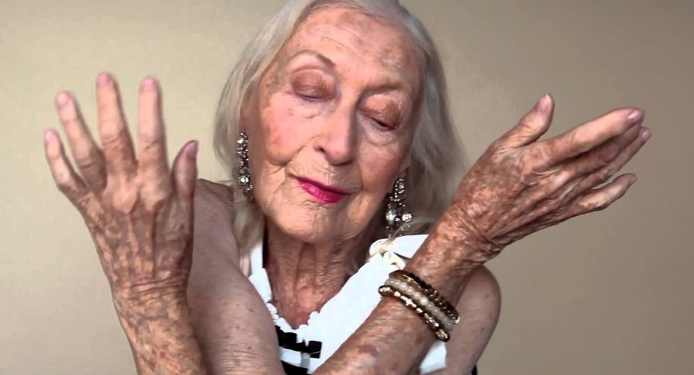 Vive a los 105 años gracias a las creativas y delicadas rutinas del ballet (VIDEO)