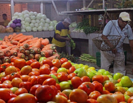 Verduras suben de precio y la harina de maíz va en “picada” en mercados municipales del Zulia