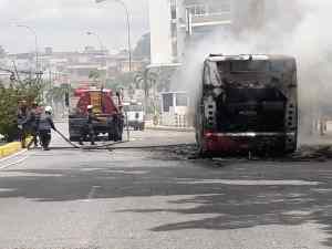 Metrobús Yutong se incendió en la avenida Rómulo Gallegos de El Marqués (Video) #7Ago