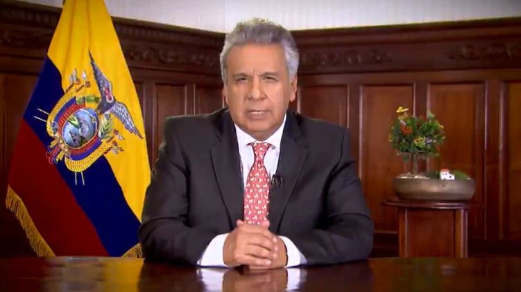 Presidente de Ecuador renuncia a pensión vitalicia de 4.000 dólares al mes