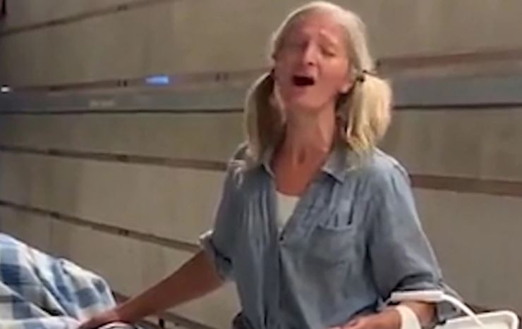 La increíble historia de la misteriosa cantante del metro de Los Ángeles que se volvió viral (Video)