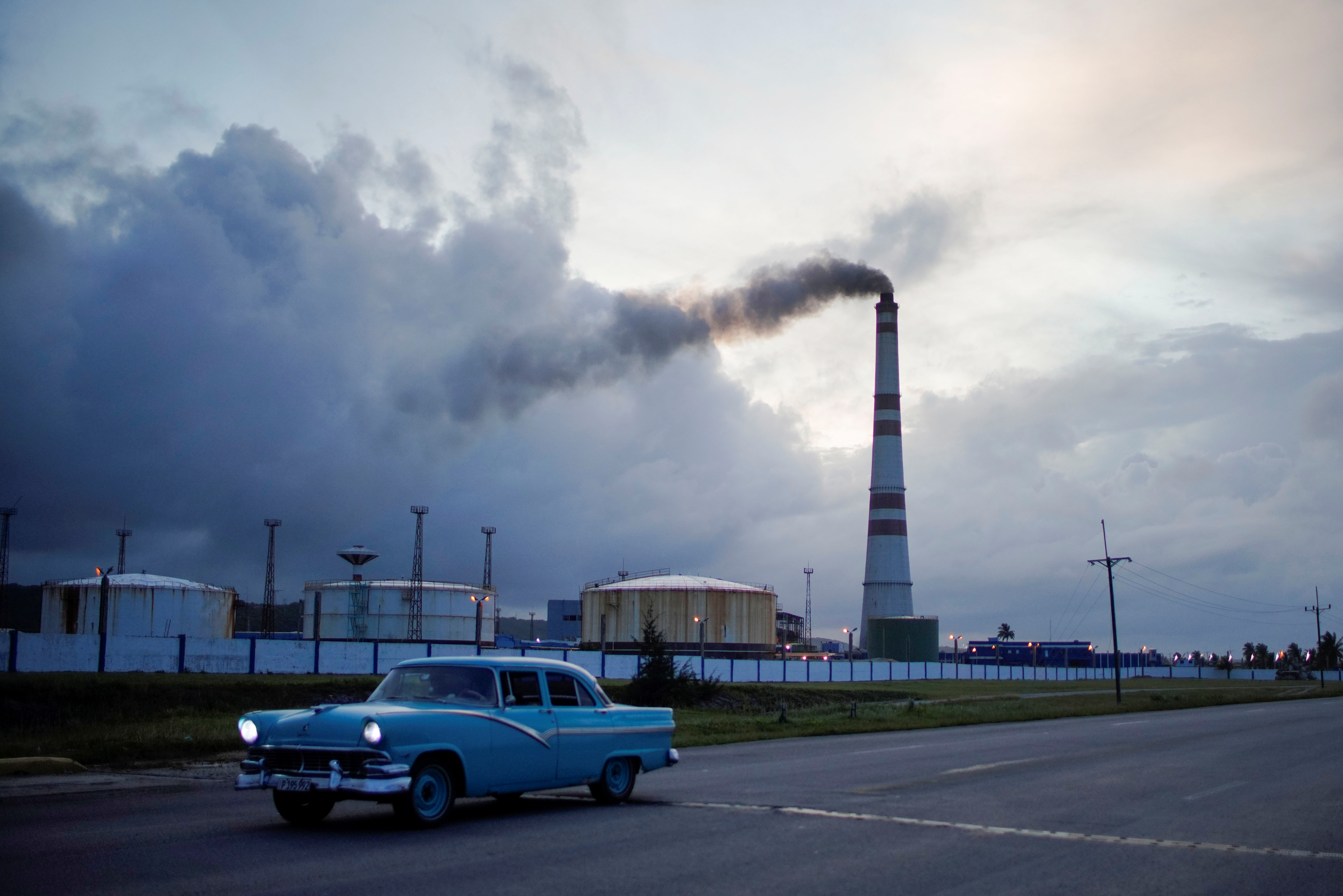 ¿Qué está causando la aguda escasez de combustible en Cuba?