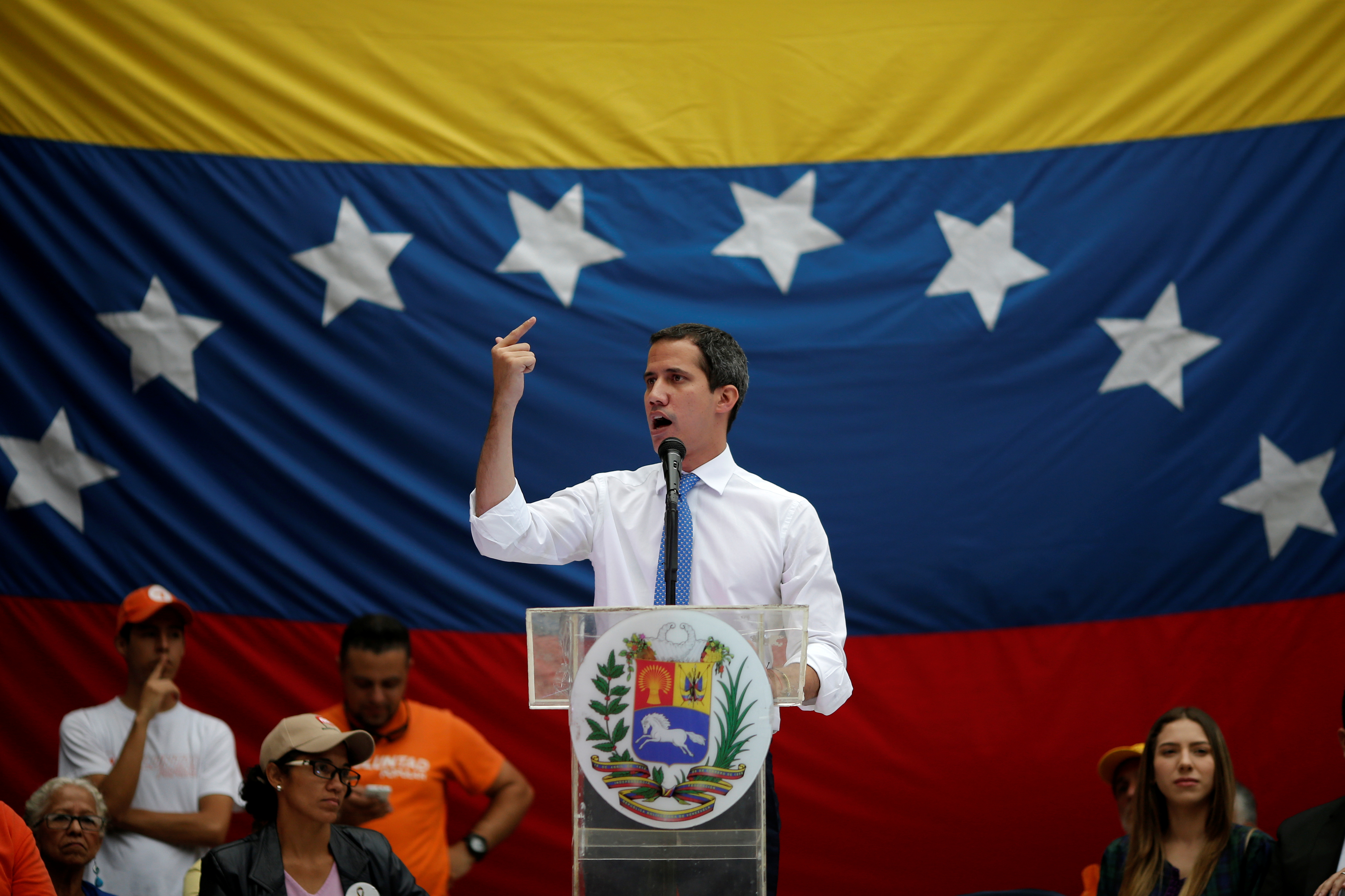 Guaidó se solidariza con el diario El Nacional ante ataques del régimen de Maduro