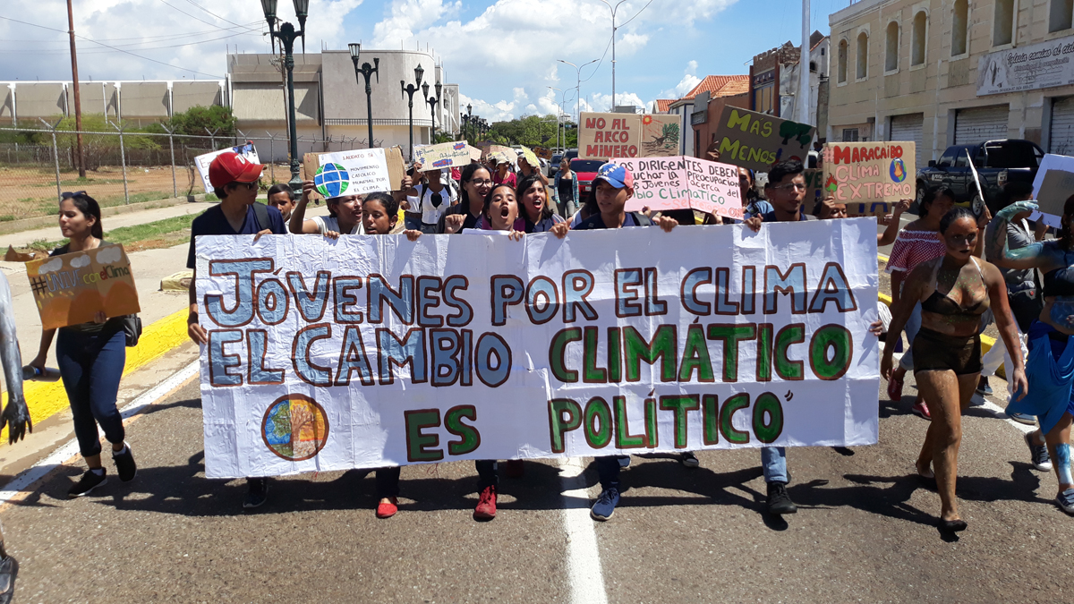Jóvenes marcharon por el cambio climático en Maracaibo