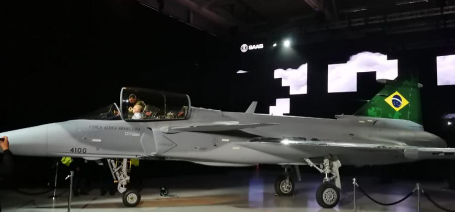 Este es el avión caza de guerra sueco que Colombia analiza comprar