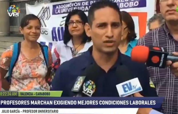 Profesores universitarios en Carabobo se le plantan a Maduro por mejoras salariales