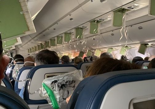 Un avión desciende repentinamente 9.000 metros en EEUU causando pánico entre los pasajeros (Fotos y video)