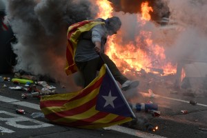 Radicales independentistas se desplegaron como guerrilla urbana por Barcelona (Fotos)
