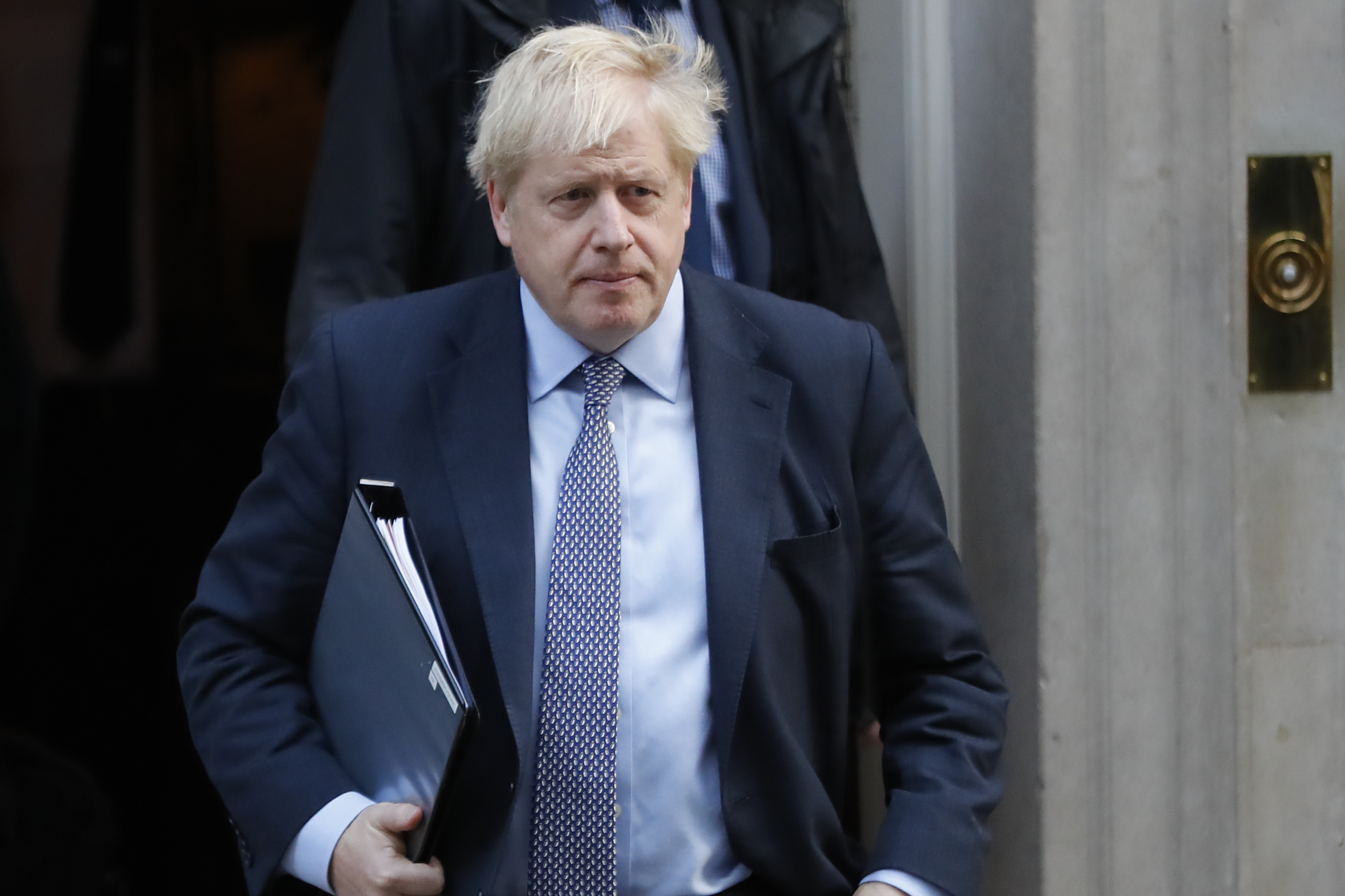 Boris Johnson pide un aplazamiento del Brexit en una carta sin firmar