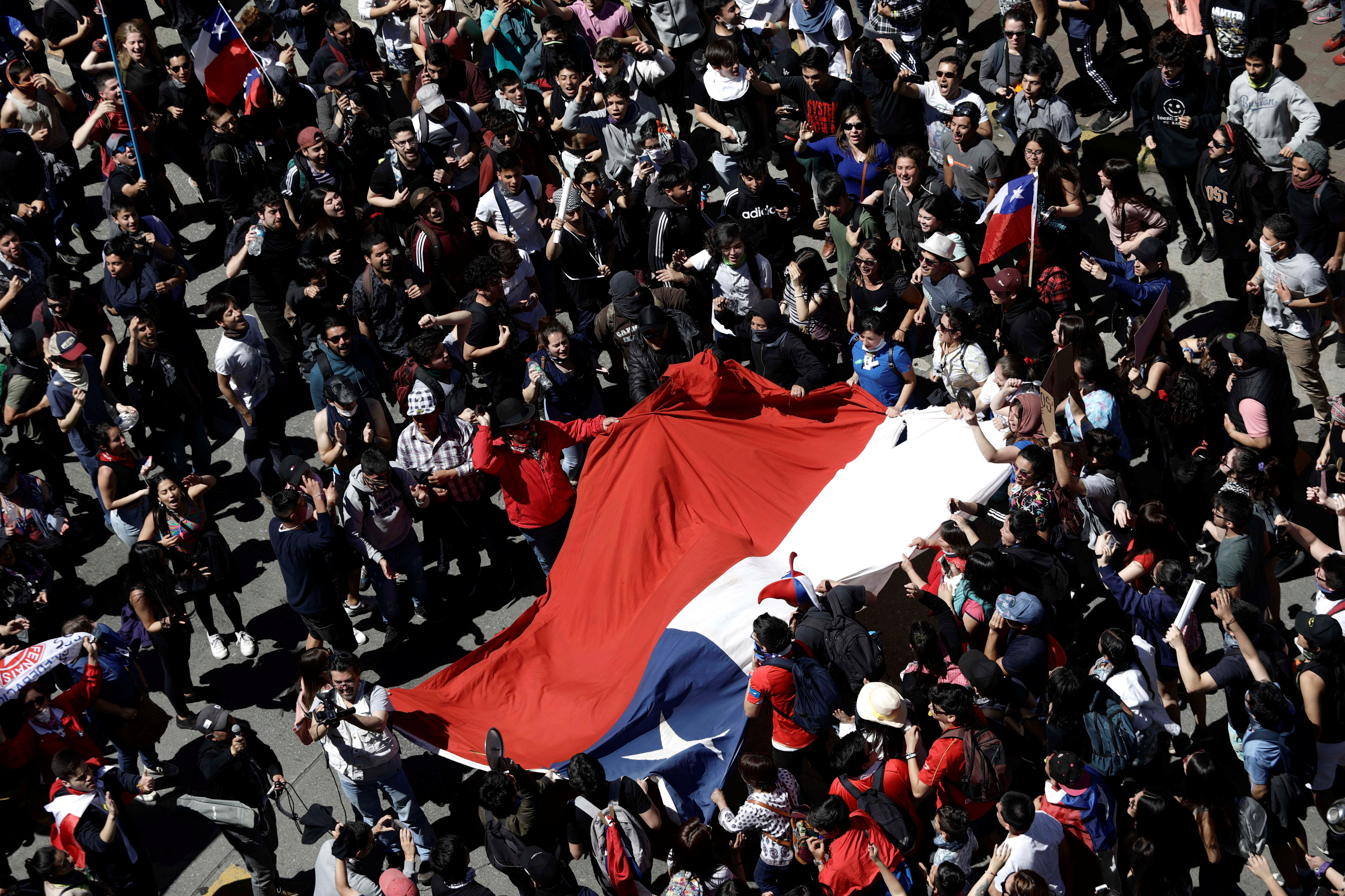 Extendieron por sexto día el toque de queda en Santiago de Chile ante prolongadas protestas