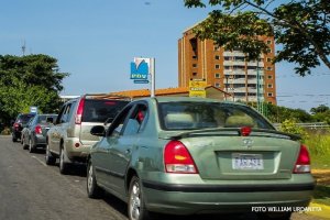 Escasez de gasolina desespera a los guayaneses #3Oct