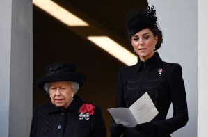 Isabel II preside el homenaje a los caídos en las guerras mundiales