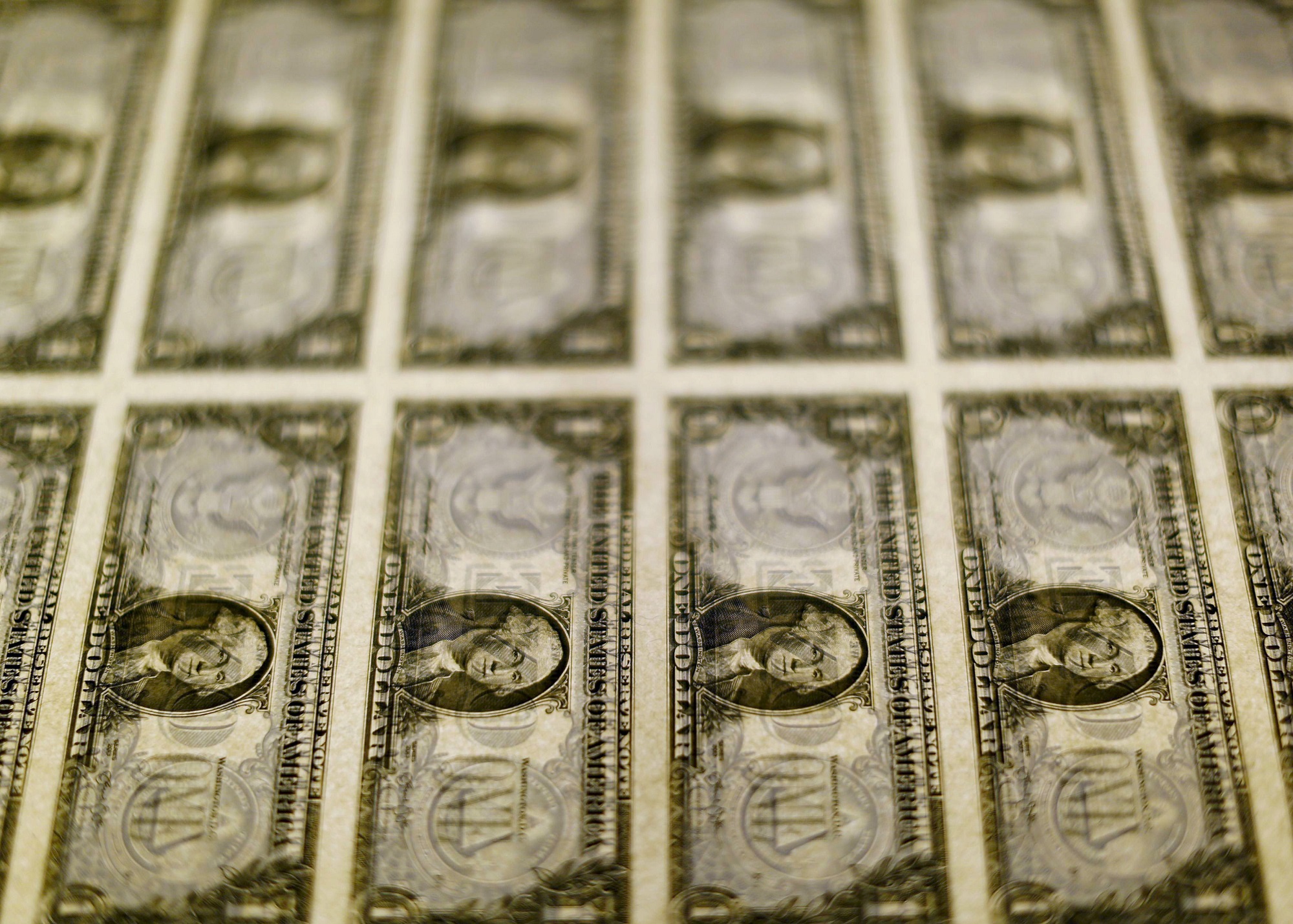 Tasa del dólar paralelo volvió a subir en Argentina tras restricciones impuestas por Fernández