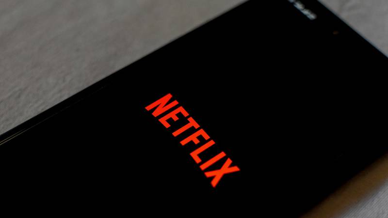 Se pusieron serios: Netflix estrenó función de prueba para impedir el uso compartido de contraseñas