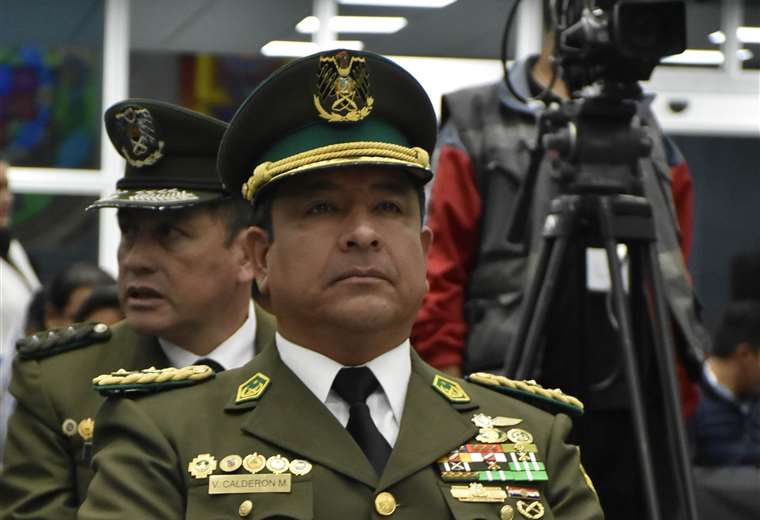 Renuncia Yuri Calderón, comandante nacional de la Policía Boliviana