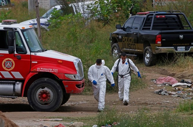 Hallan 31 cuerpos en fosas clandestinas del oeste de México