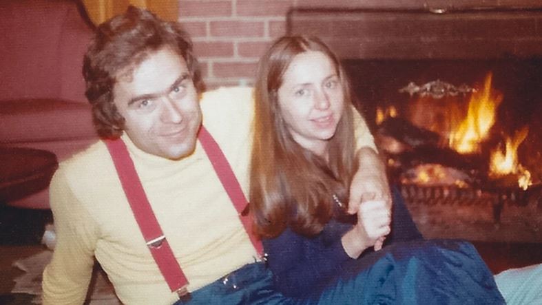 La hija de Ted Bundy por fin habló sobre su vida con un asesino serial