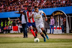 Estudiantes de Mérida y Caracas FC aplazan la gloria
