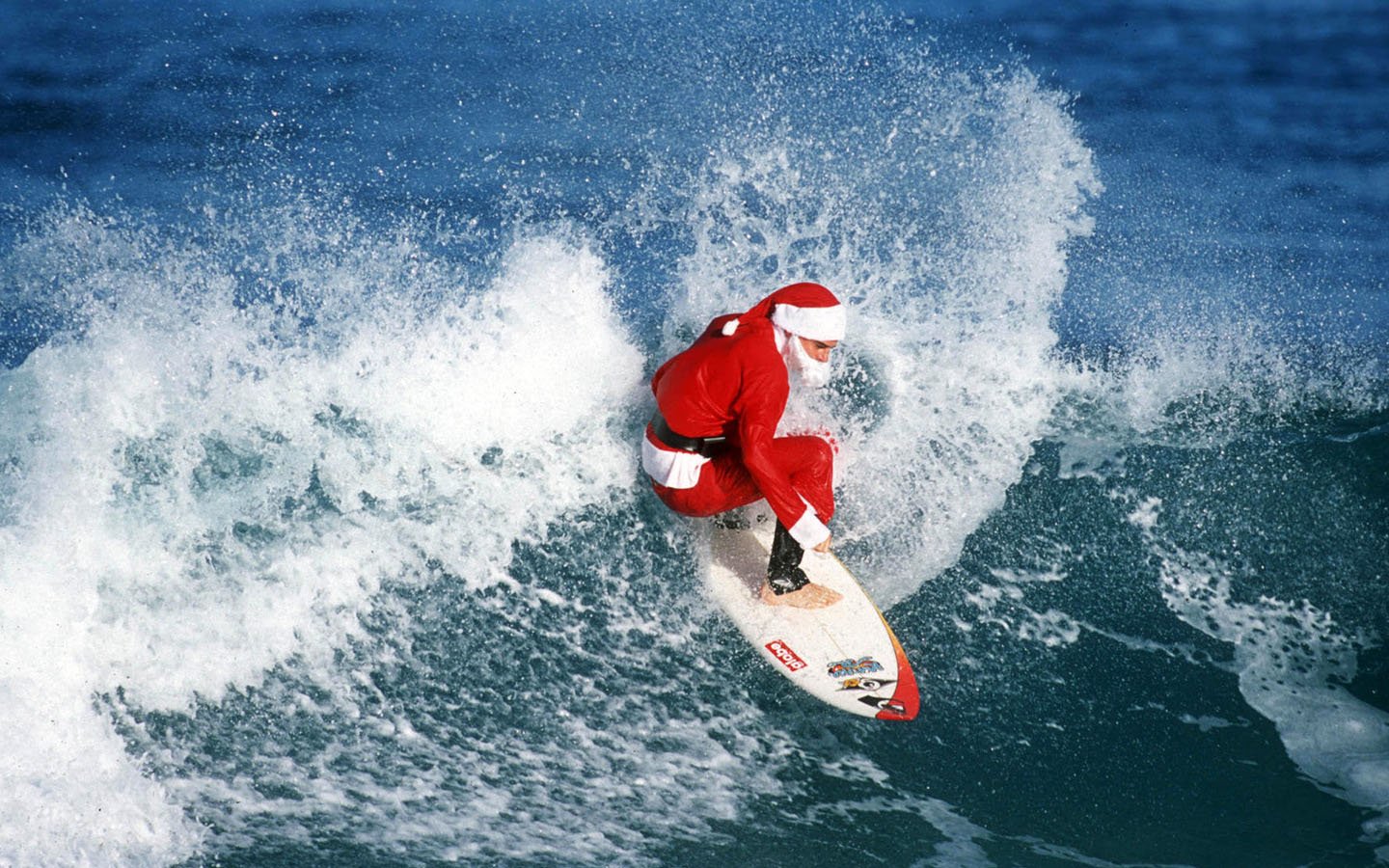 Surfing Santas cumple 10 años, marcando la década de la tradición de Nochebuena de Cocoa Beach