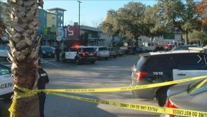 Ataque a cuchillazos deja un muerto y tres heridos en Texas