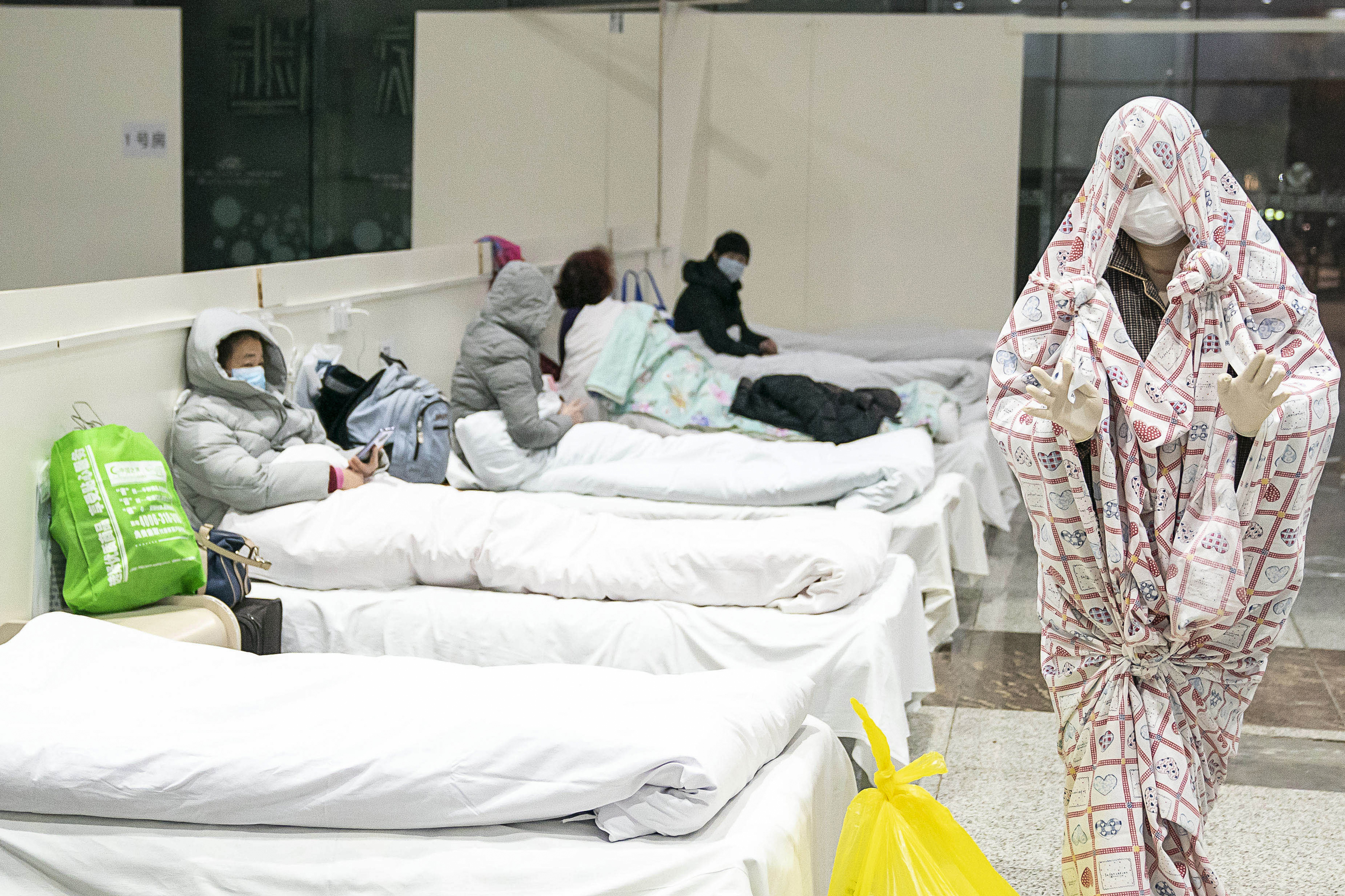Cómo el coronavirus invadió un hospital de Wuhan y contaminó al personal médico (Fotos)