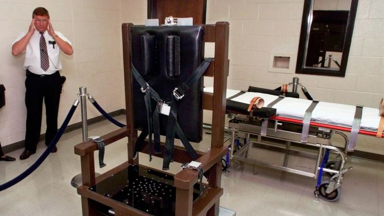 Por temor a la inyección letal, los condenados a muerte prefieren la silla eléctrica