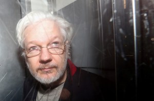 Los abogados de Assange pedirán su libertad bajo fianza por el Covid-19