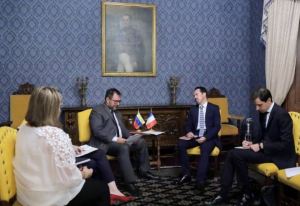 Viceministro de Maduro rechazó “la conducta” de Romain Nadal ante Embajada de Francia