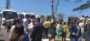 Funcionarios del régimen de Maduro impiden a la caravana de diputados llegar a Maiquetía #11Feb (Fotos)