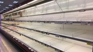 Supermercados no dan abasto mientras se agotan mascarillas y gel desinfectante en Italia (Fotos)