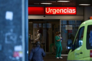 España realizará ensayo clínico con plasma de pacientes curados de coronavirus