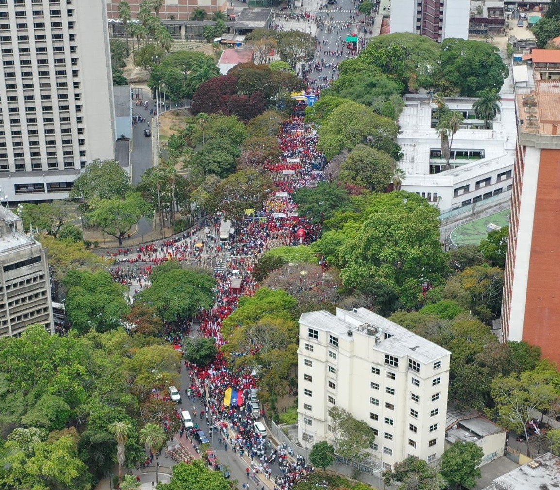 ¡Juzgue usted! Captaron a grupito de chavistas “paseando” por la Plaza Morelos (Fotos aéreas) 