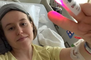 Una neoyorquina de 26 años hospitalizada con coronavirus “no podía hablar, ni caminar”