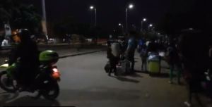 Autoridades colombianas despejaron a migrantes en el puente internacional Simón Bolívar #16Mar (Video)