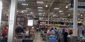 Garantizan suministros de alimentos en supermercados de Florida