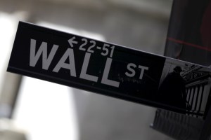 Wall Street terminó en rojo ante parálisis sobre nuevo plan de ayuda económica