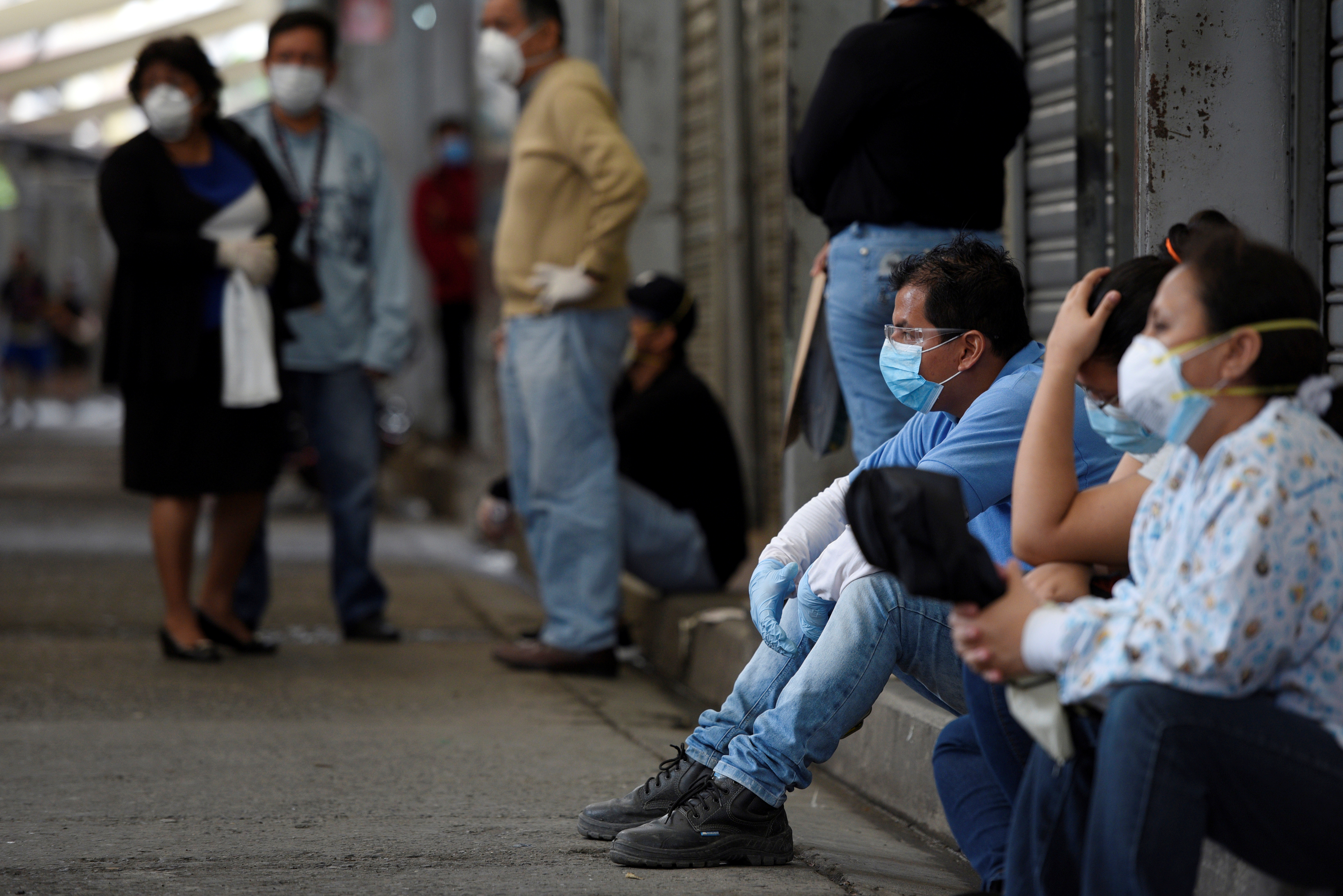 Ecuador supera las 2 mil muertes por coronavirus tras confirmar casos probables