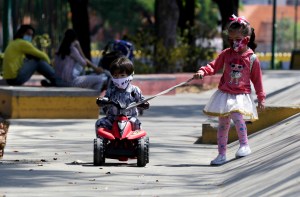 En Venezuela, la flexibilización de la cuarentena para los niños no se cumple como debería